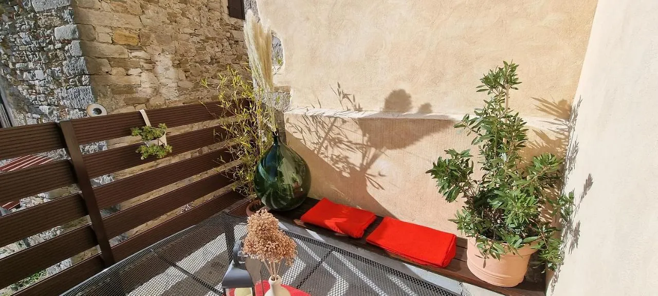 Jasmina Apartment Hum 0*,